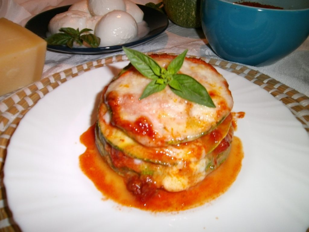 Zucchini mit Tomatensauce nach parmigiana Art